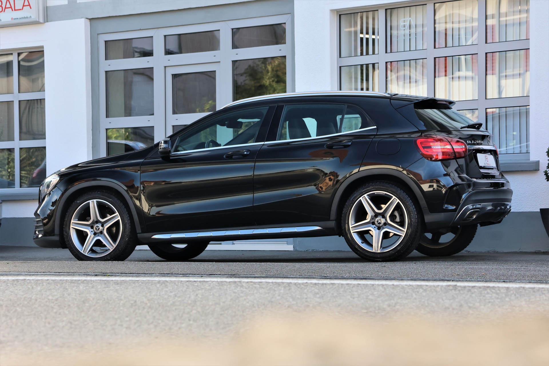 MERCEDES-BENZ GLA 200 d Swiss Star Edition AMG 4Matic 7G-DCT (CH)-image-3
