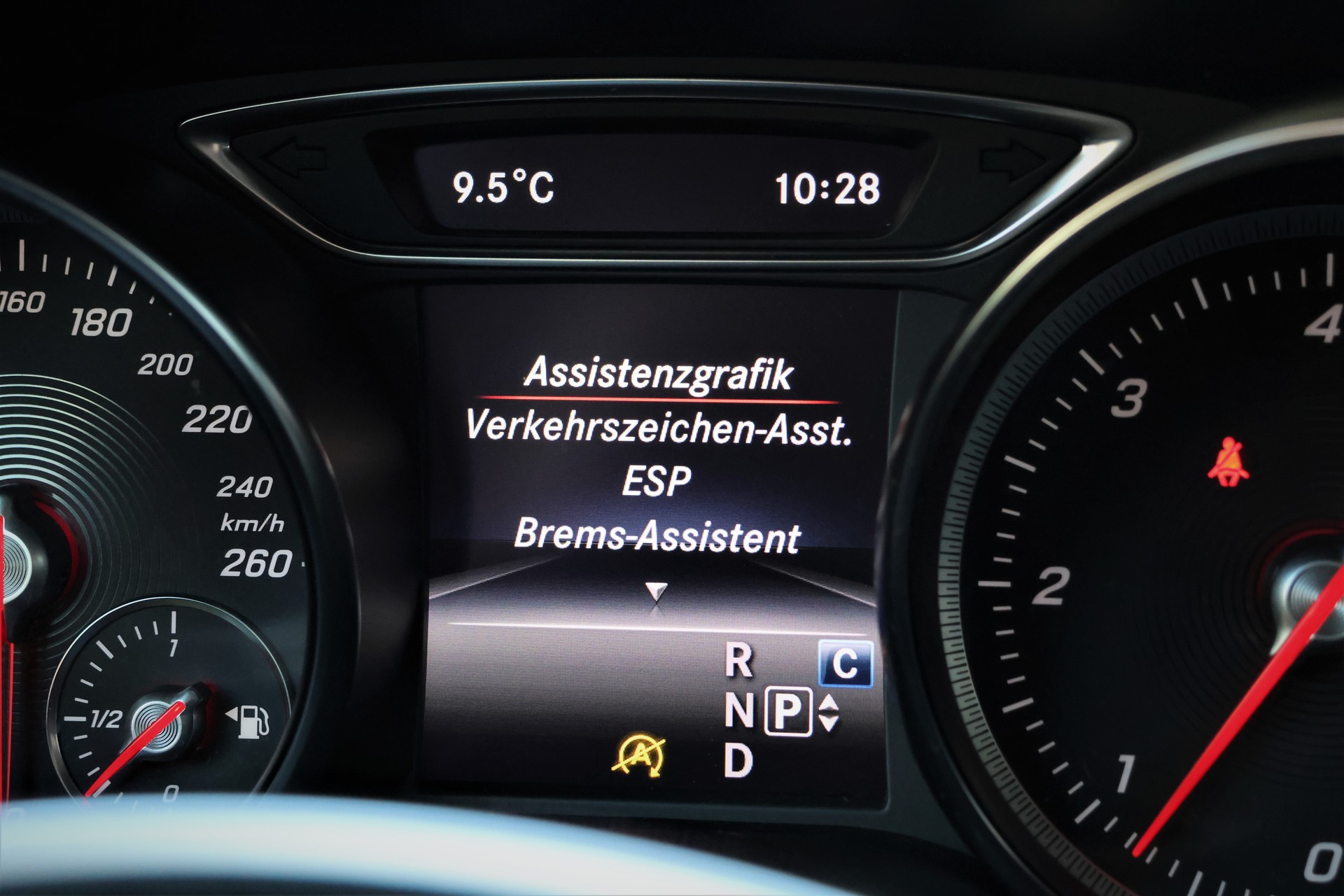 MERCEDES-BENZ GLA 200 d Swiss Star Edition AMG 4Matic 7G-DCT (CH)-image-24