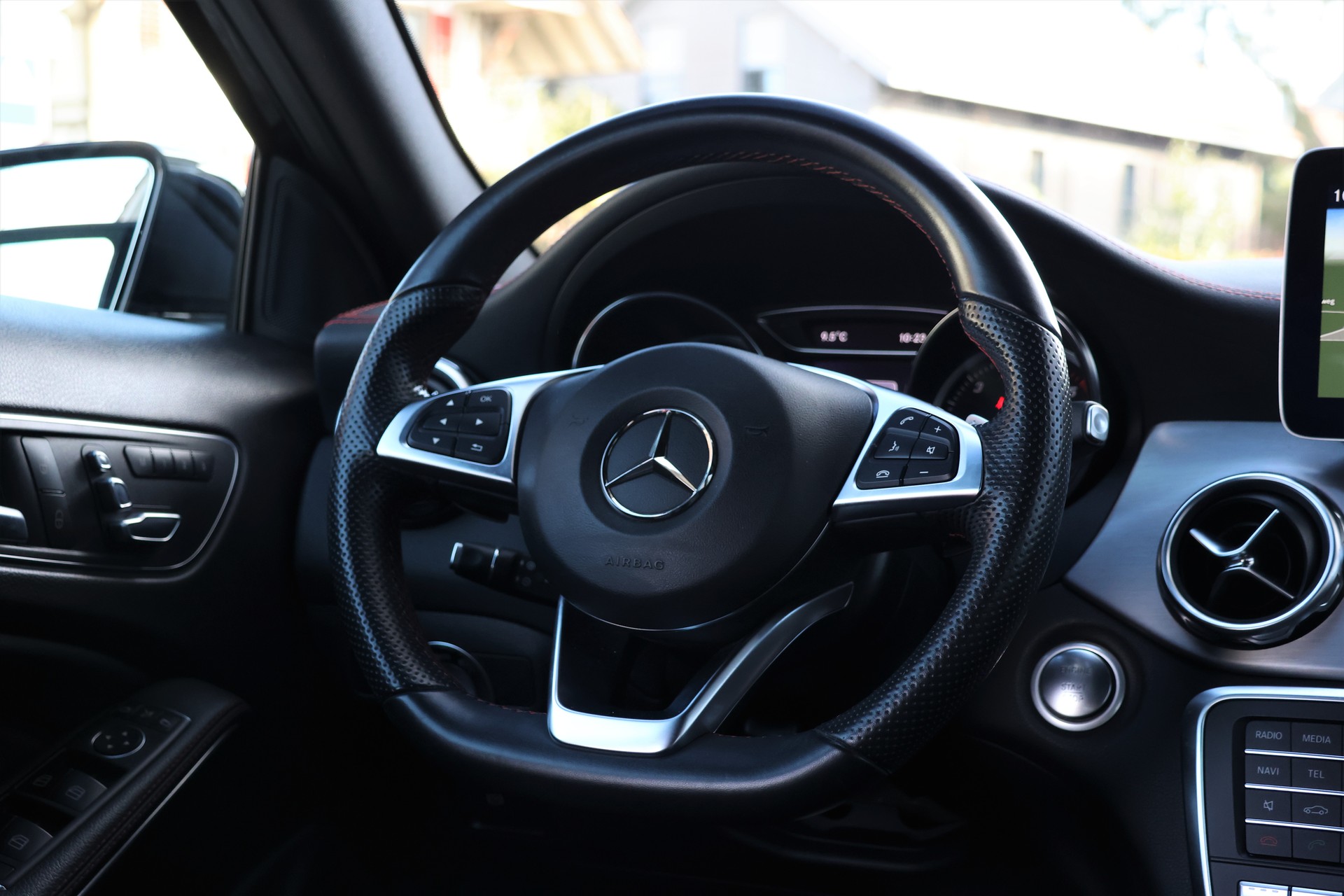 MERCEDES-BENZ GLA 200 d Swiss Star Edition AMG 4Matic 7G-DCT (CH)-image-16