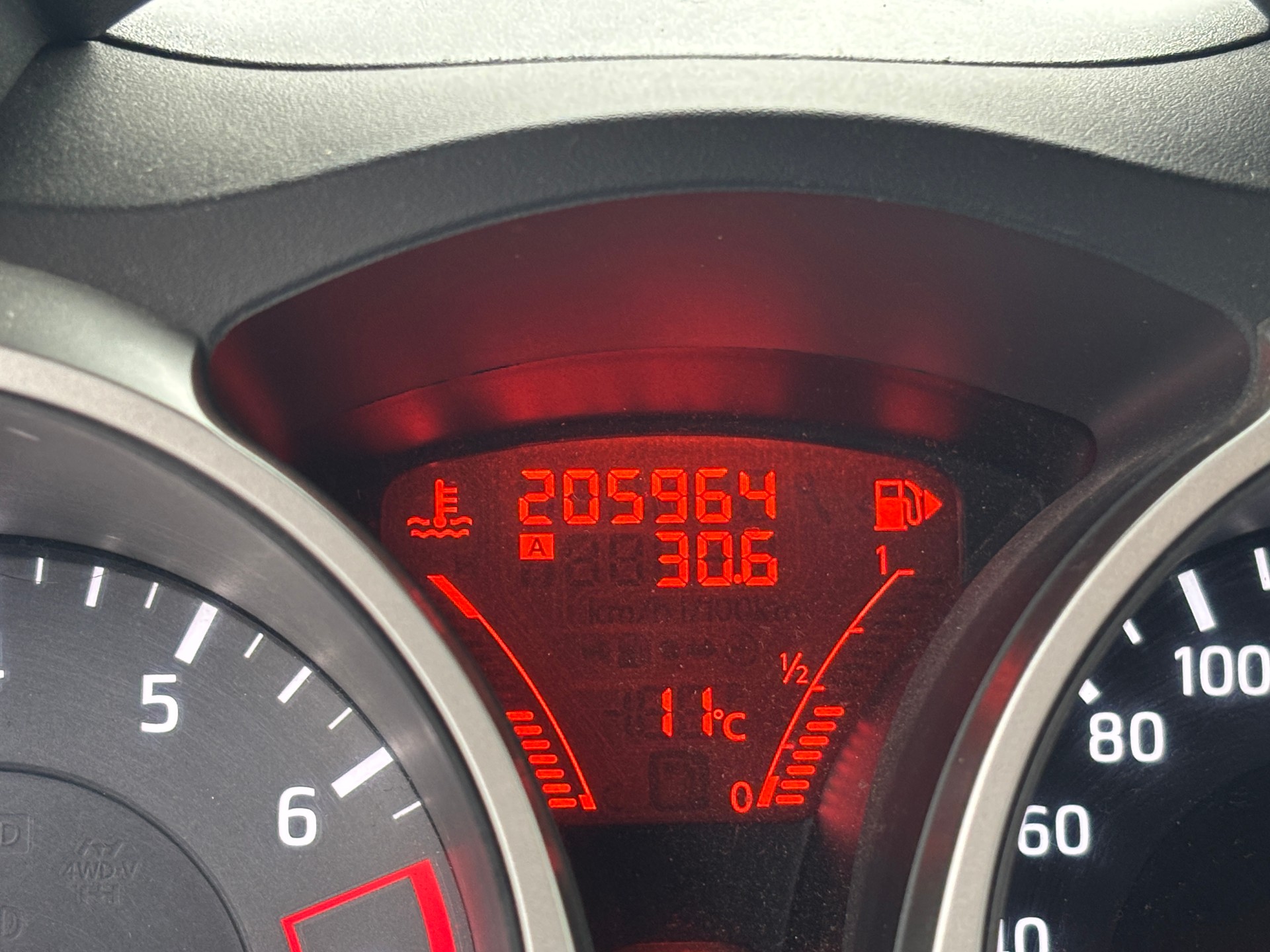 NISSAN Juke 1.6 DIG-T tekna 4x4 Xtronic M-CVT-image-10