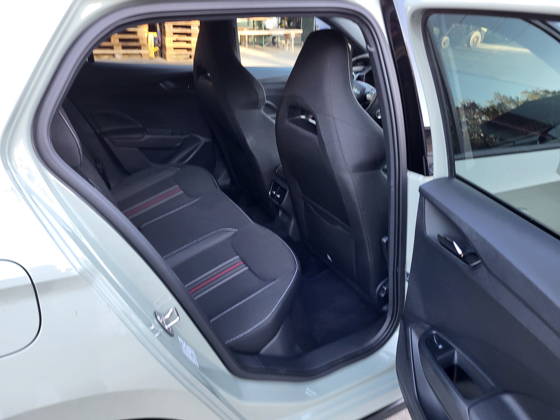 SKODA Fabia 1.0 TSI Monte Carlo DSG-image-4