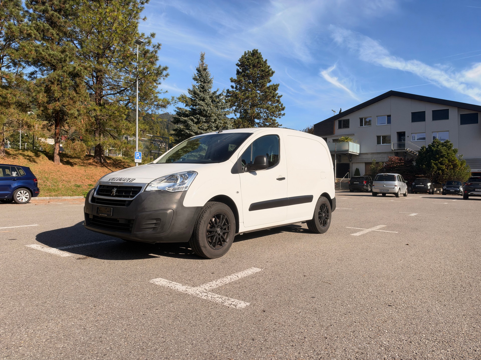 PEUGEOT 1.6 BlueHDI 100 Allure-image-0