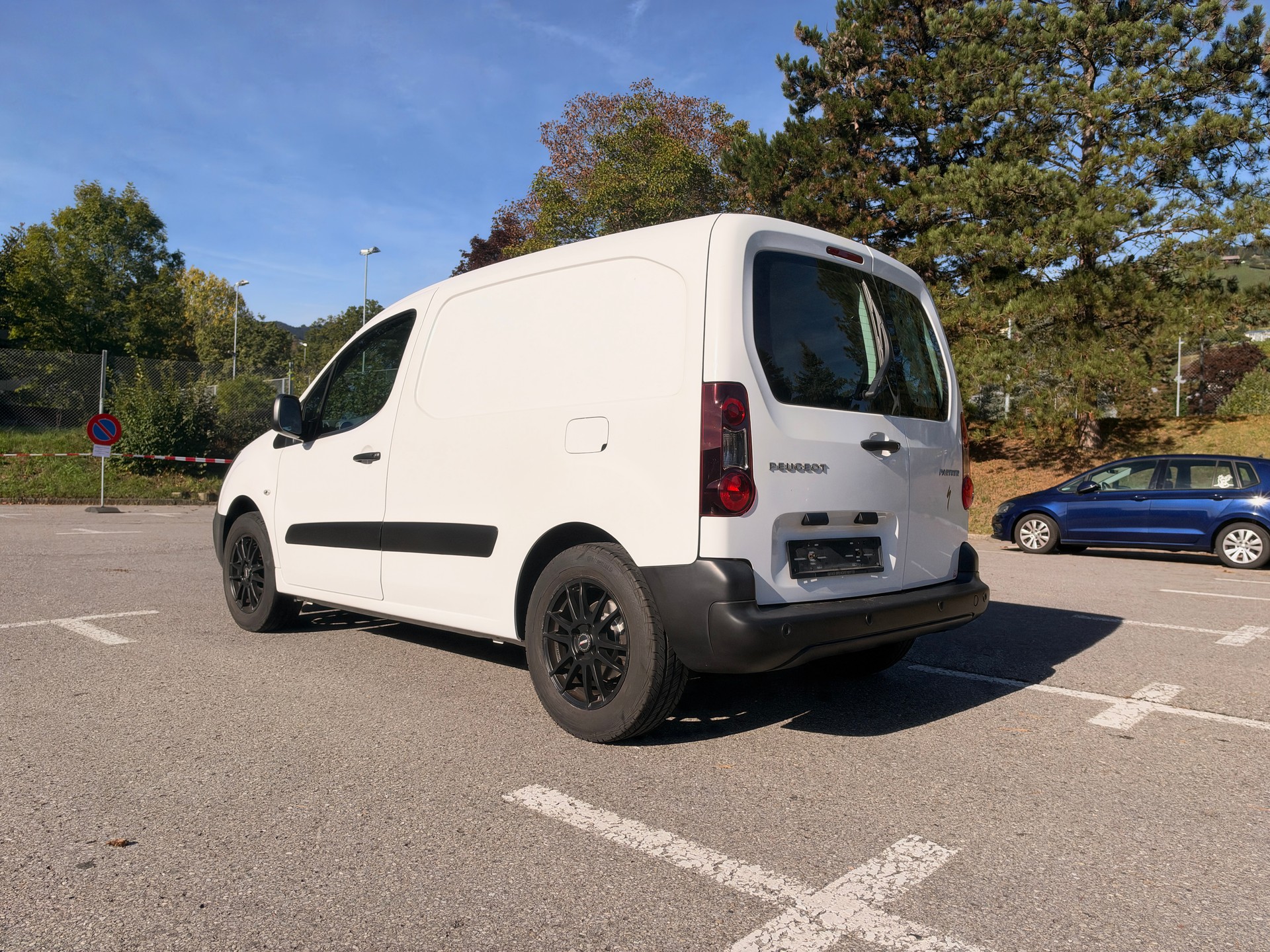 PEUGEOT 1.6 BlueHDI 100 Allure-image-3