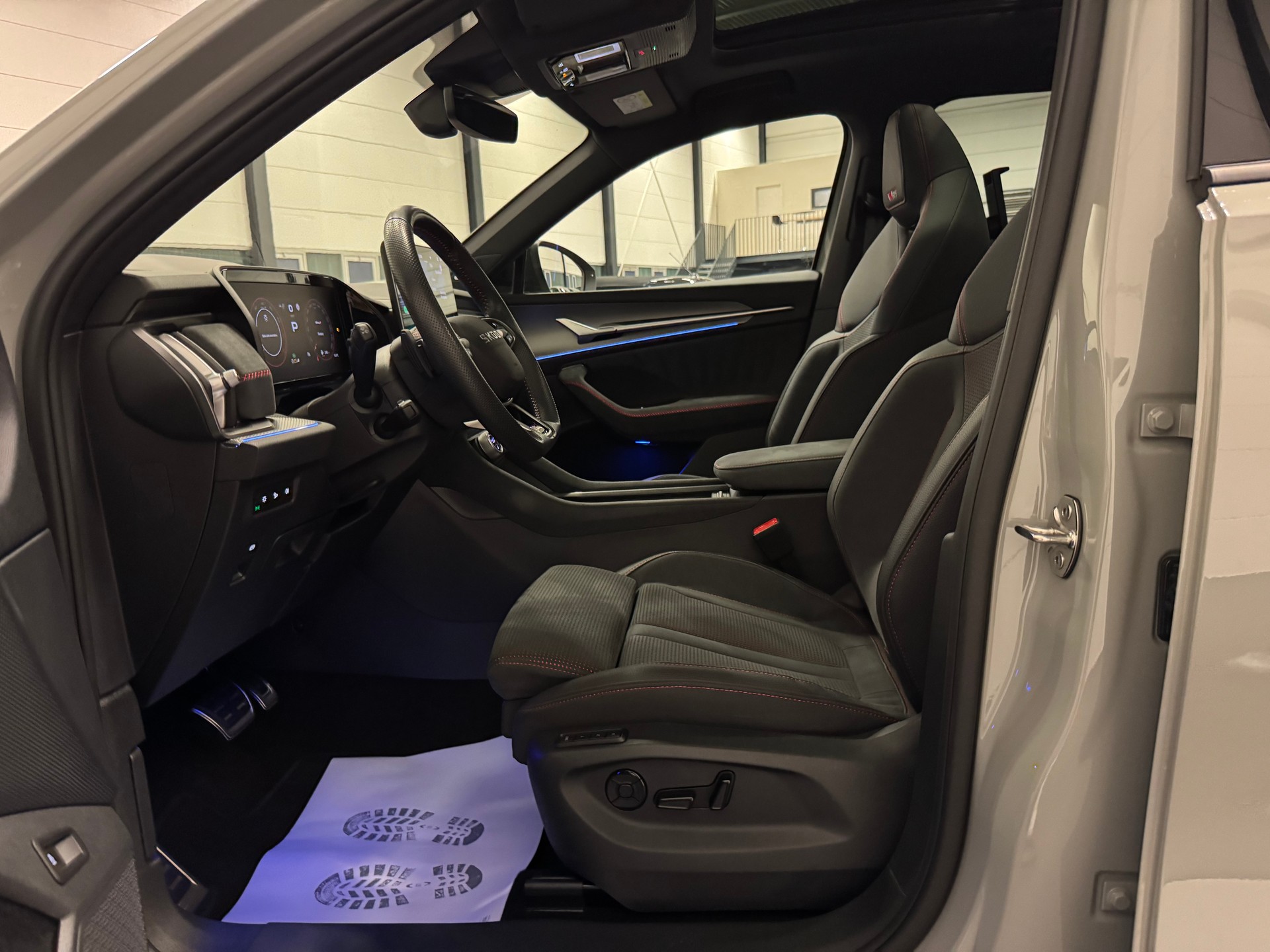 SKODA Kodiaq 2.0 TSI RS 4x4 CH Fahrzeug-image-17