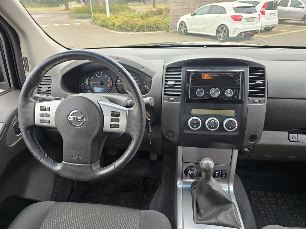 NISSAN Navara 2.5 dCi Double Cab SE-image-17