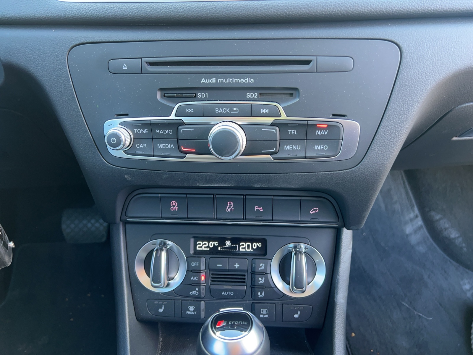AUDI Q3 2.0 TDI Start quattro S-tronic-image-10