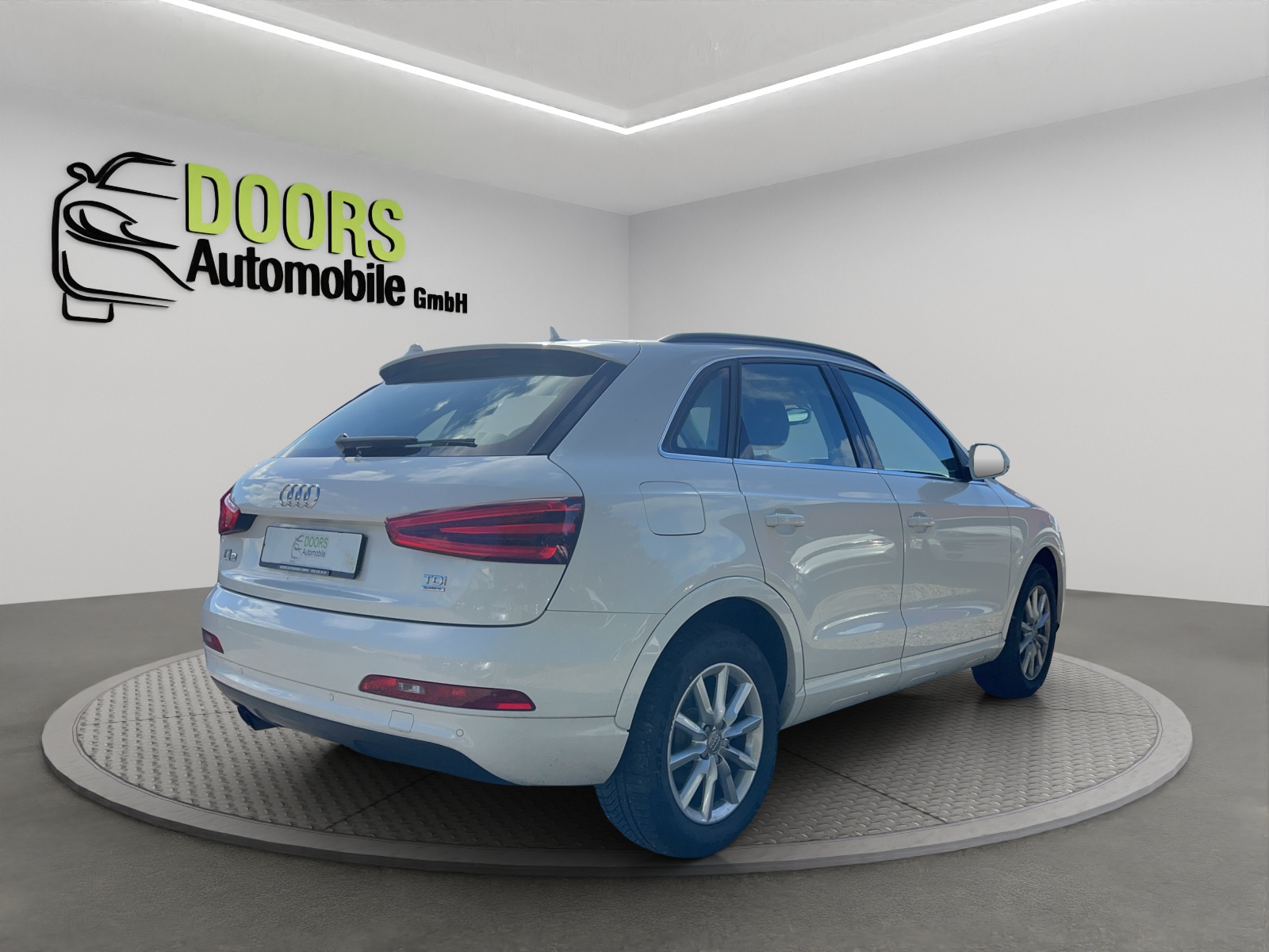 AUDI Q3 2.0 TDI Start quattro S-tronic-image-2