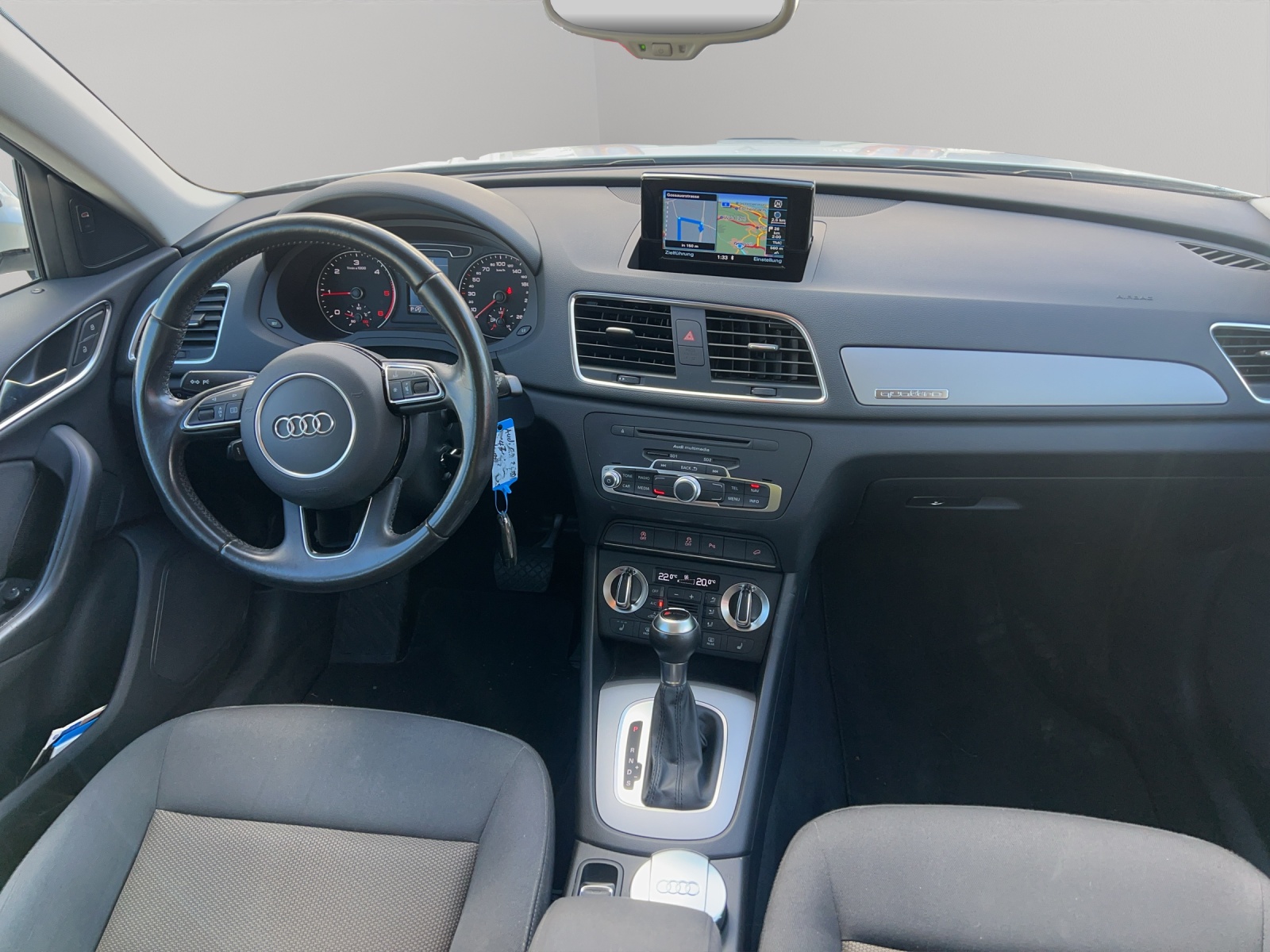 AUDI Q3 2.0 TDI Start quattro S-tronic-image-4