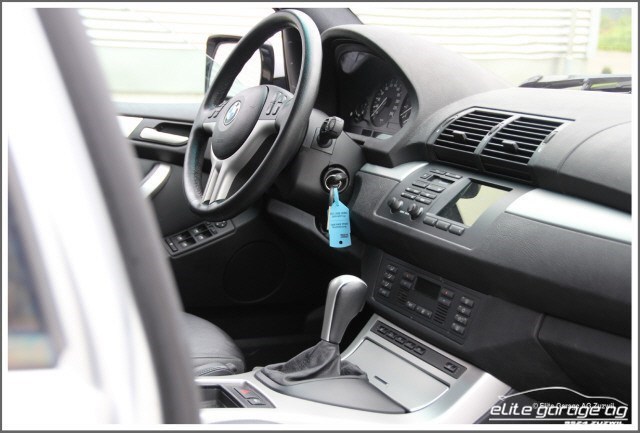 BMW X5 4.4i-image-5
