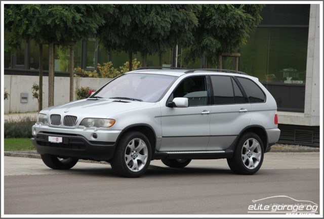 BMW X5 4.4i-image-0