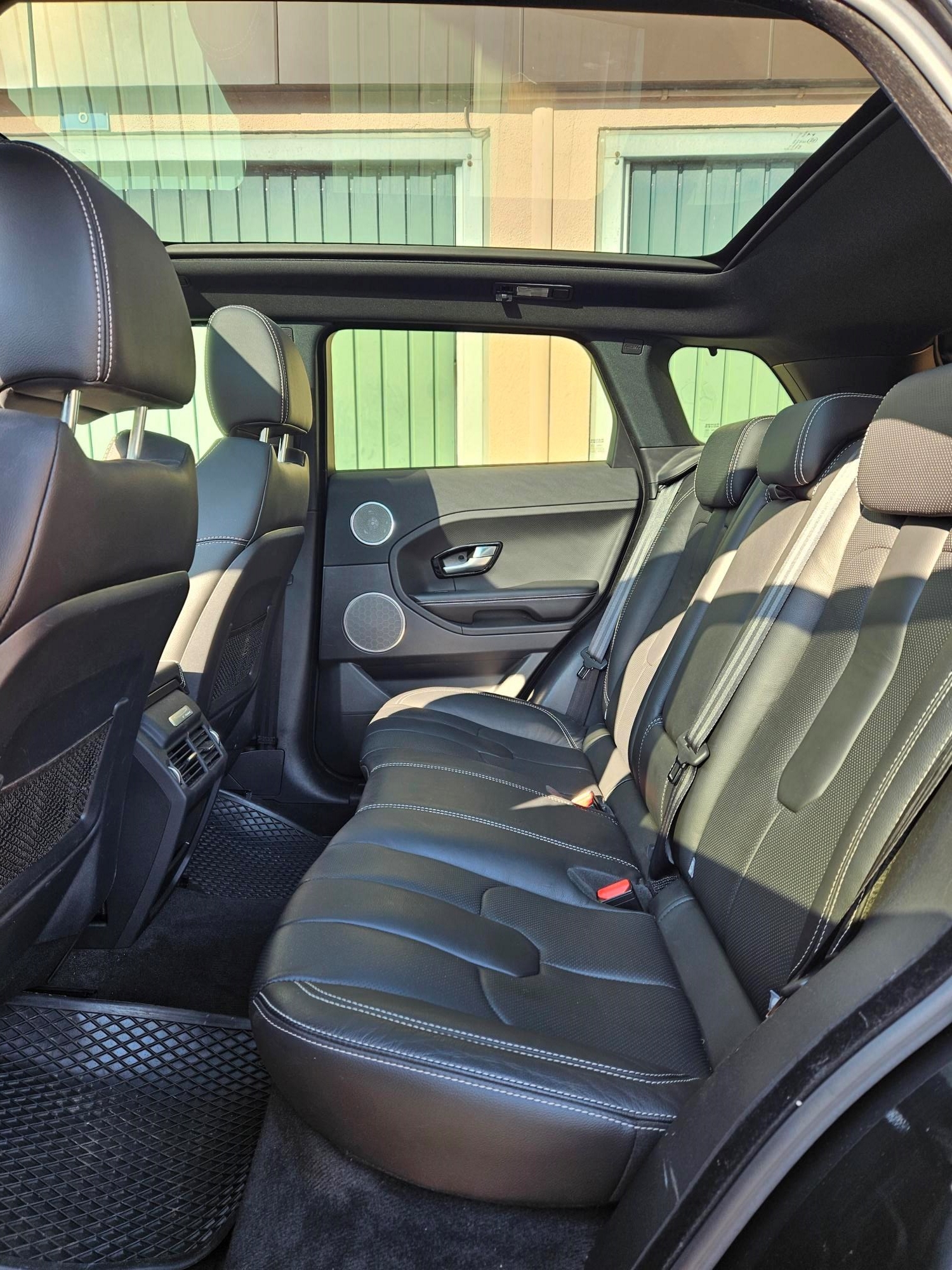 LAND ROVER Range Rover Evoque 2.0 Si4 Dynamic AT9-image-18