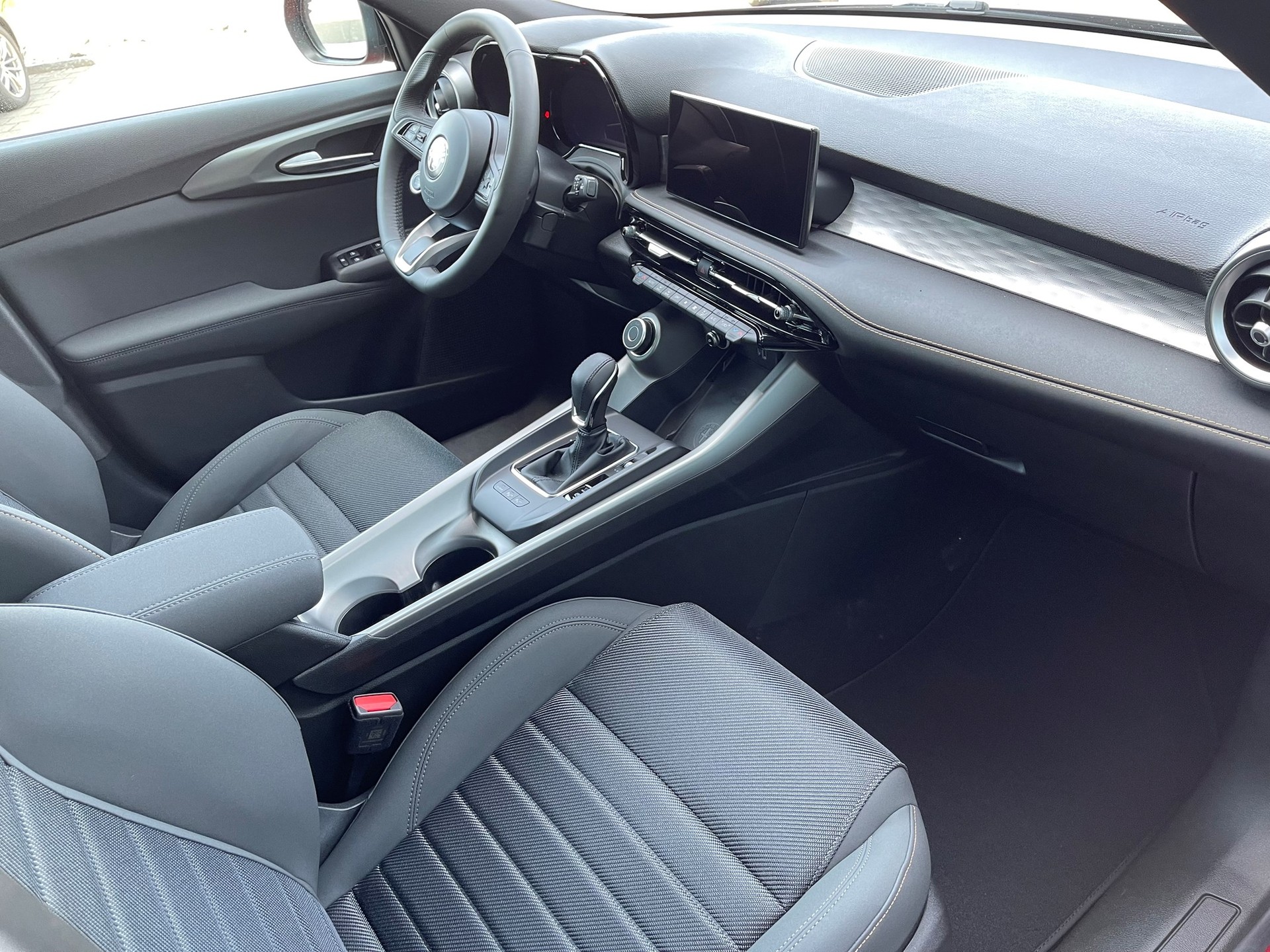 ALFA ROMEO Tonale 1.3 Plug-in-Hybrid Q4 Ti Pack Sky-image-5