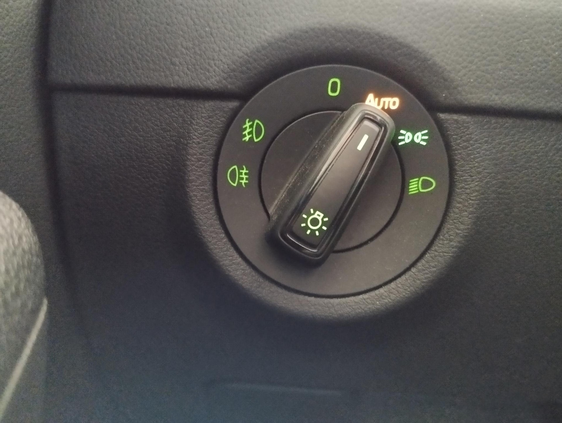 SKODA Octavia Combi 2.0 TSI Soleil 4x4 DSG-image-11