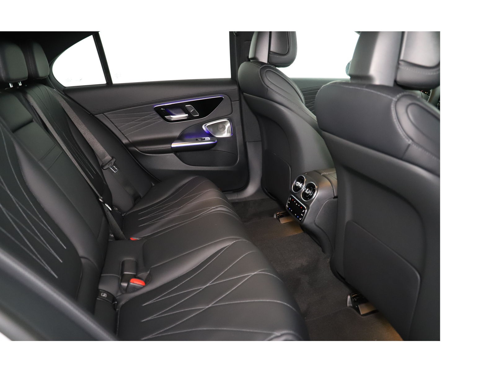 MERCEDES-BENZ C 400e 4M AMG Line-image-10
