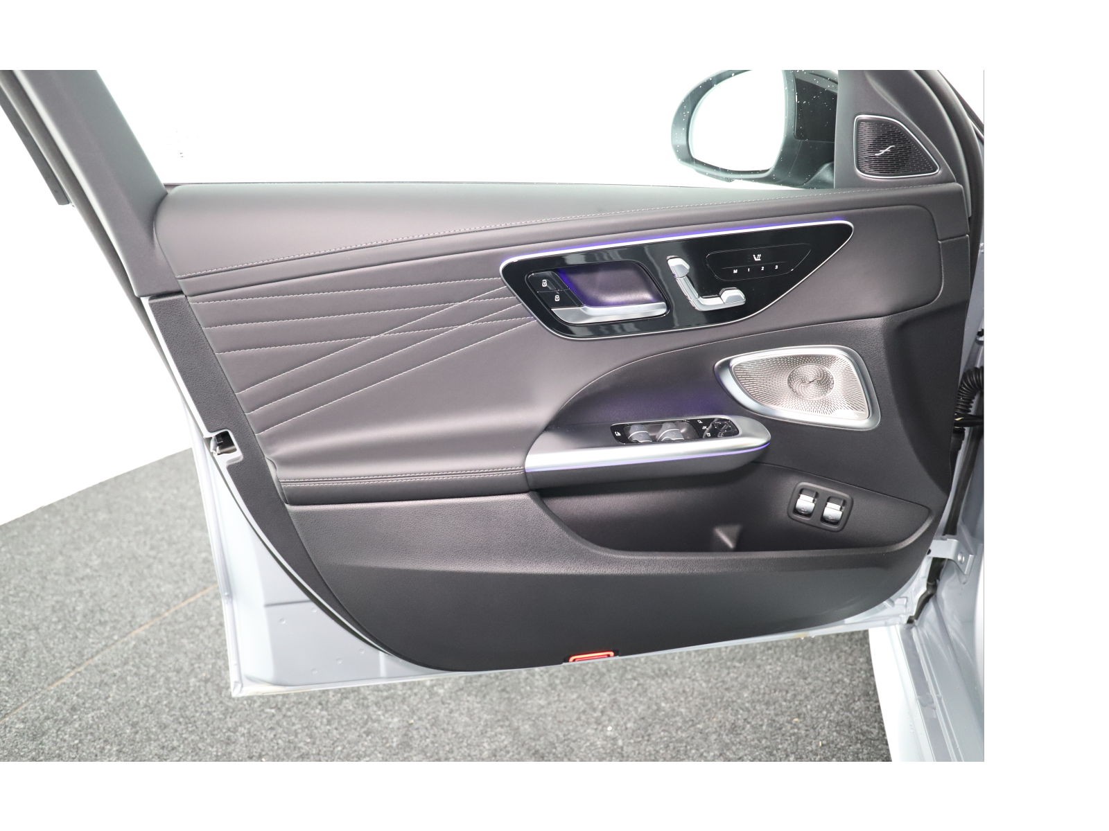 MERCEDES-BENZ C 400e 4M AMG Line-image-11
