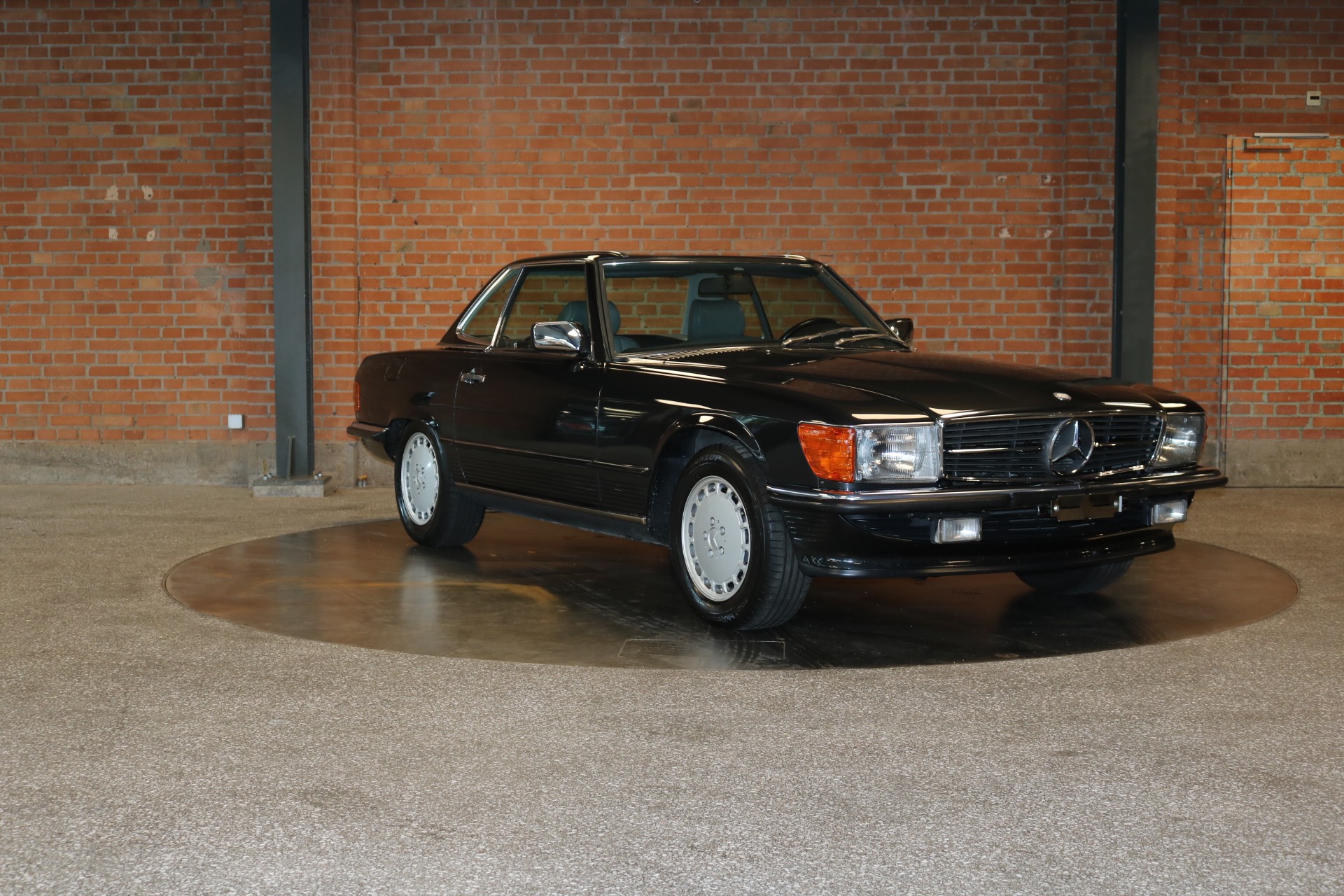 MERCEDES-BENZ 300 SL R107-image-0