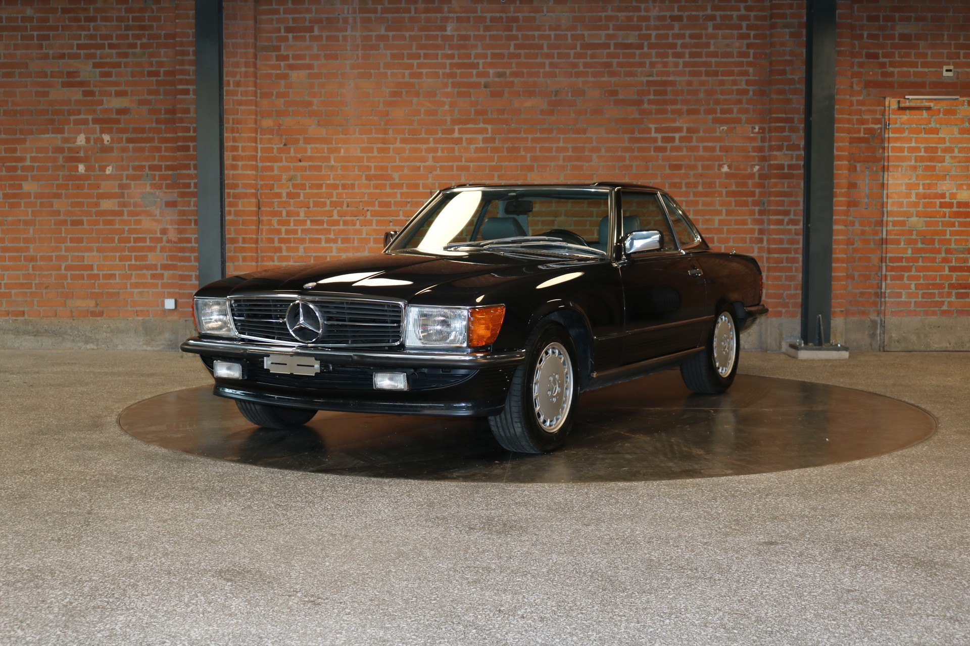 MERCEDES-BENZ 300 SL R107-image-2