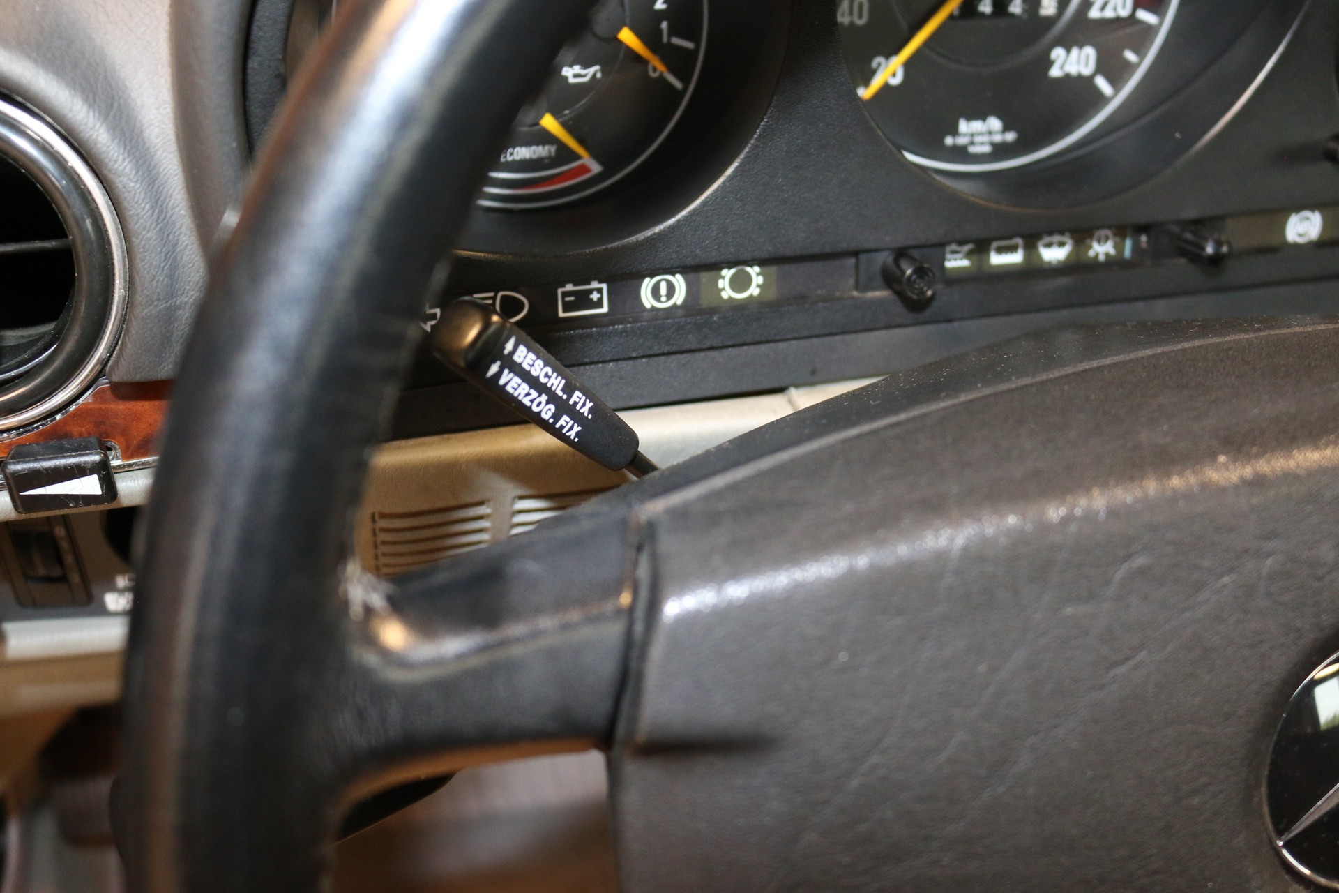 MERCEDES-BENZ 300 SL R107-image-8