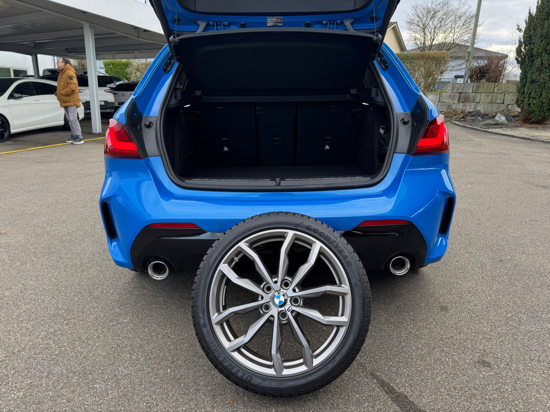 BMW 120d xDrive Steptronic M Sport-image-8