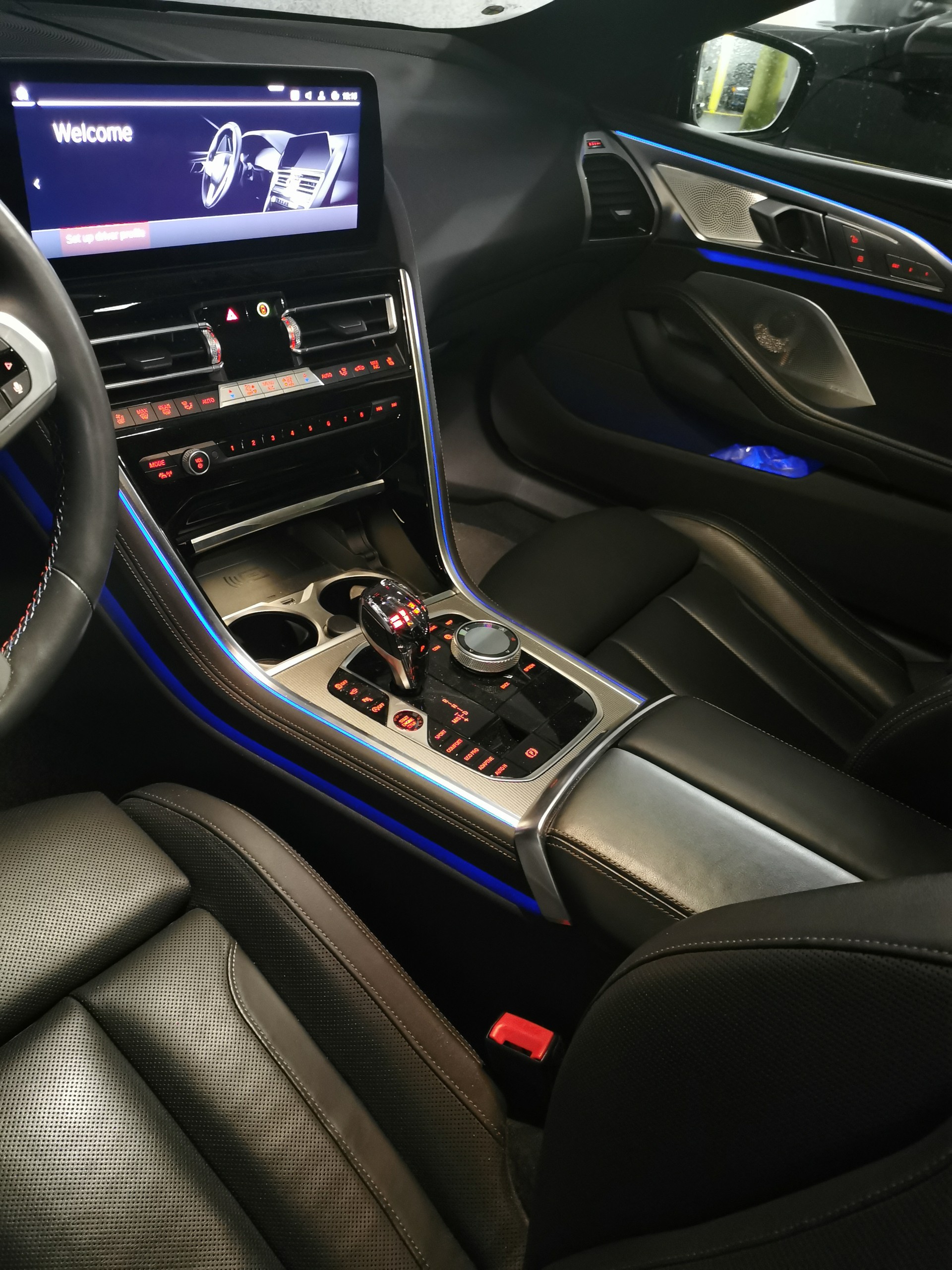 BMW M850i xDrive Steptronic Coupé LCI-image-22