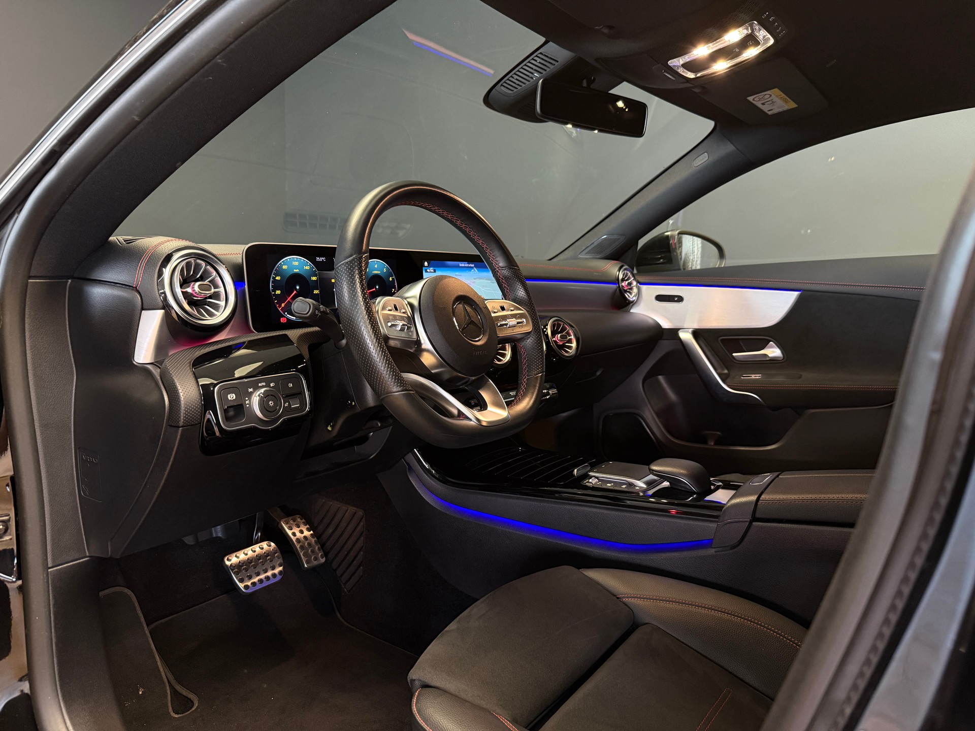 MERCEDES-BENZ CLA Shooting Brake 200 AMG Line 7G-DCT-image-8