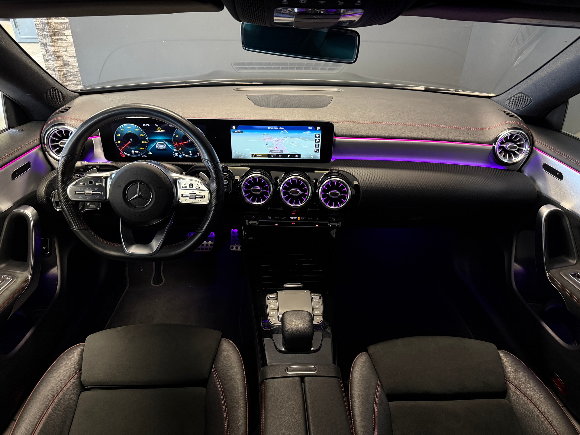 MERCEDES-BENZ CLA Shooting Brake 200 AMG Line 7G-DCT-image-5