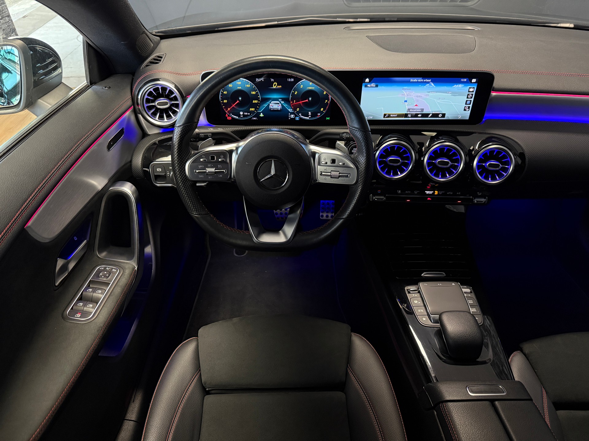 MERCEDES-BENZ CLA Shooting Brake 200 AMG Line 7G-DCT-image-4