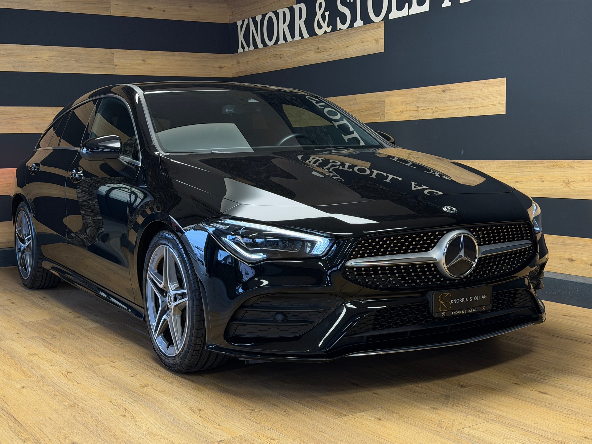 MERCEDES-BENZ CLA Shooting Brake 200 AMG Line 7G-DCT-showroom-element-1