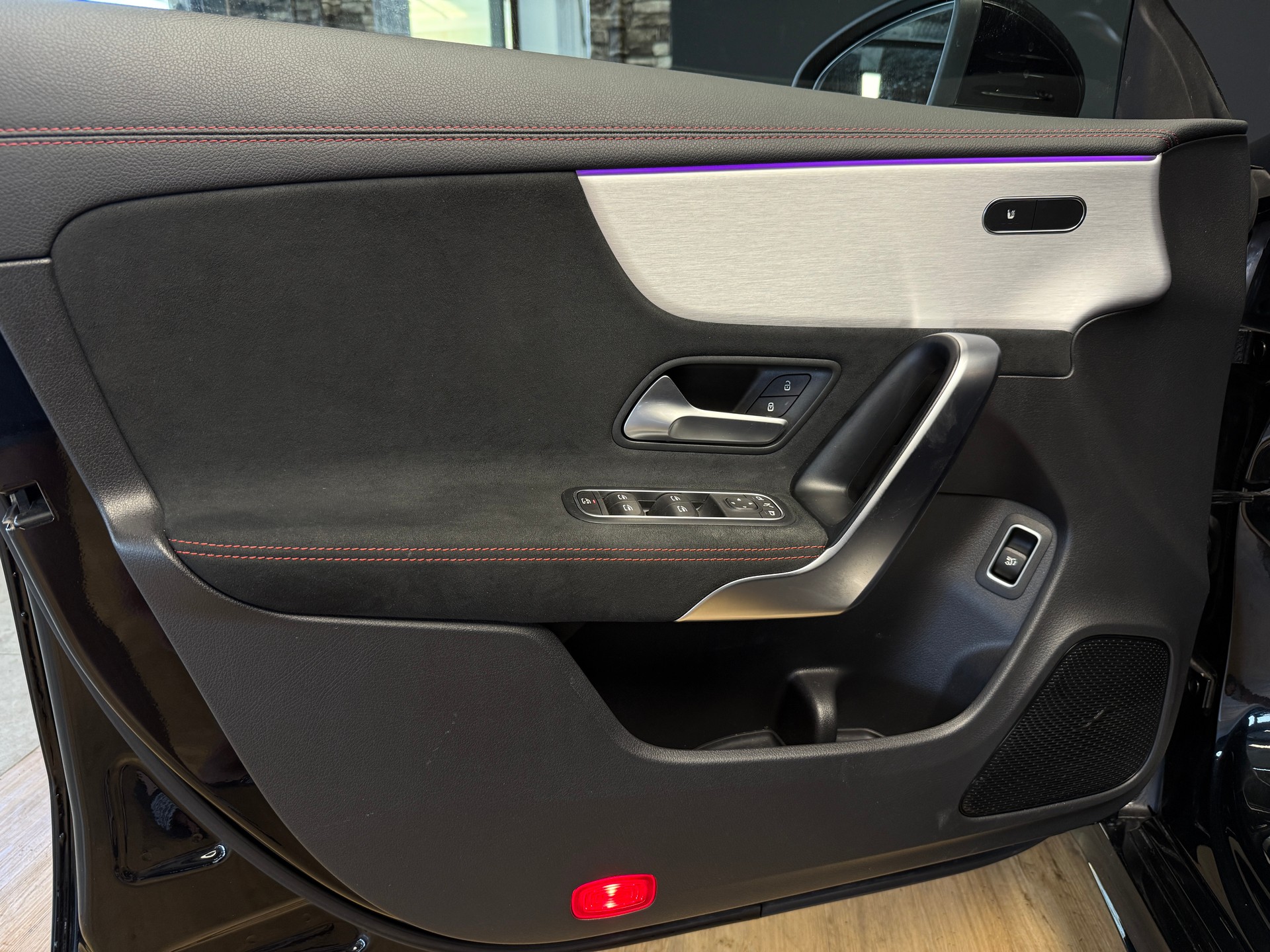 MERCEDES-BENZ CLA Shooting Brake 200 AMG Line 7G-DCT-image-12