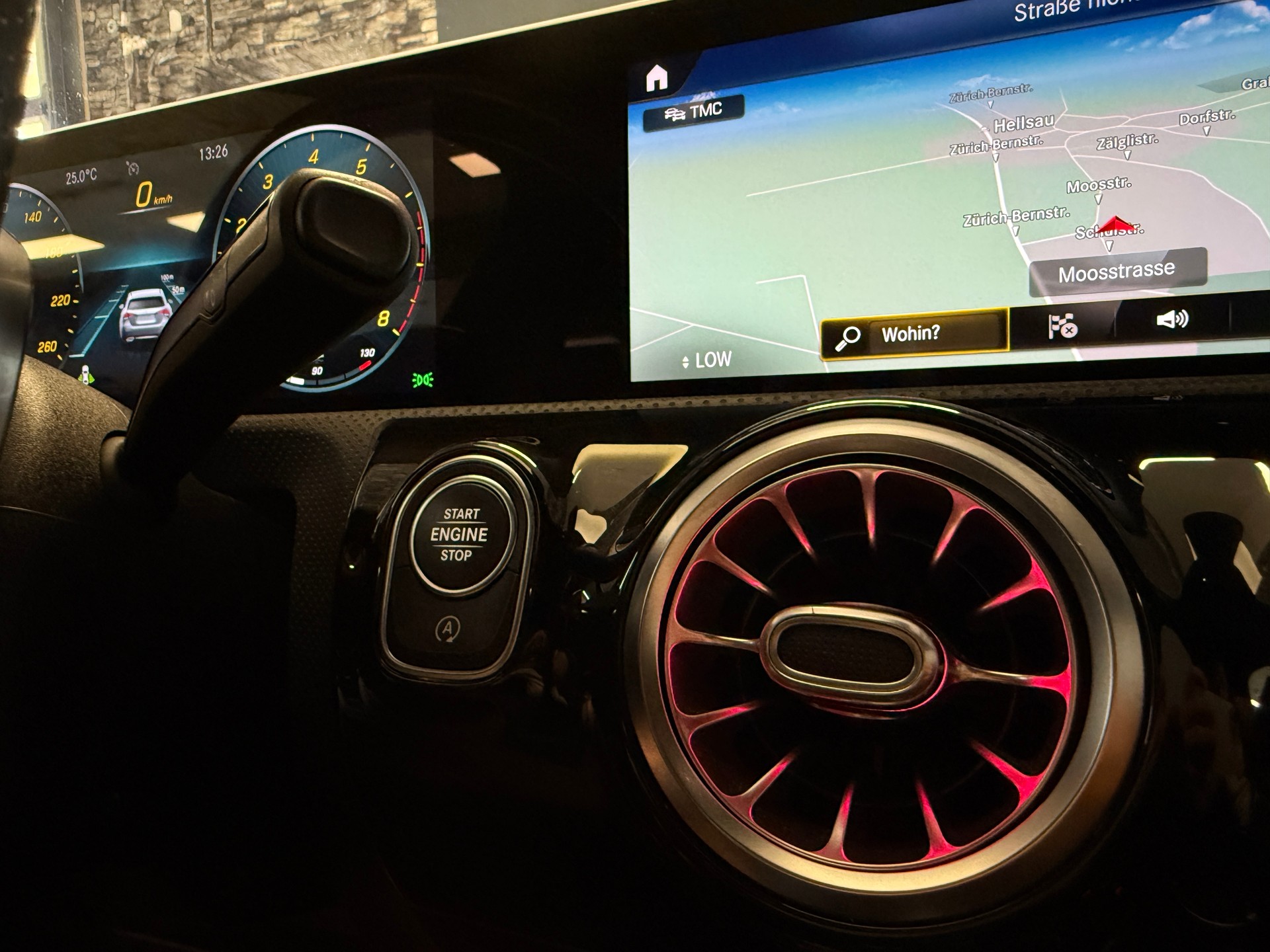 MERCEDES-BENZ CLA Shooting Brake 200 AMG Line 7G-DCT-image-14