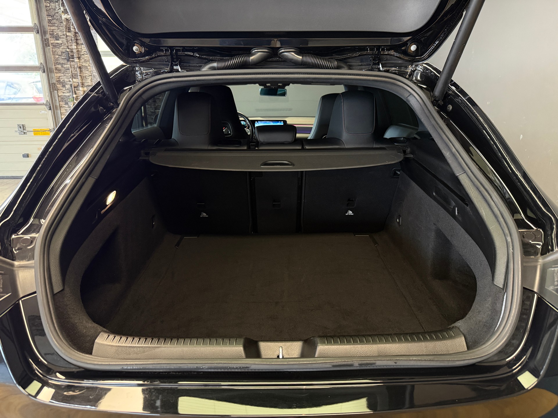 MERCEDES-BENZ CLA Shooting Brake 200 AMG Line 7G-DCT-image-10