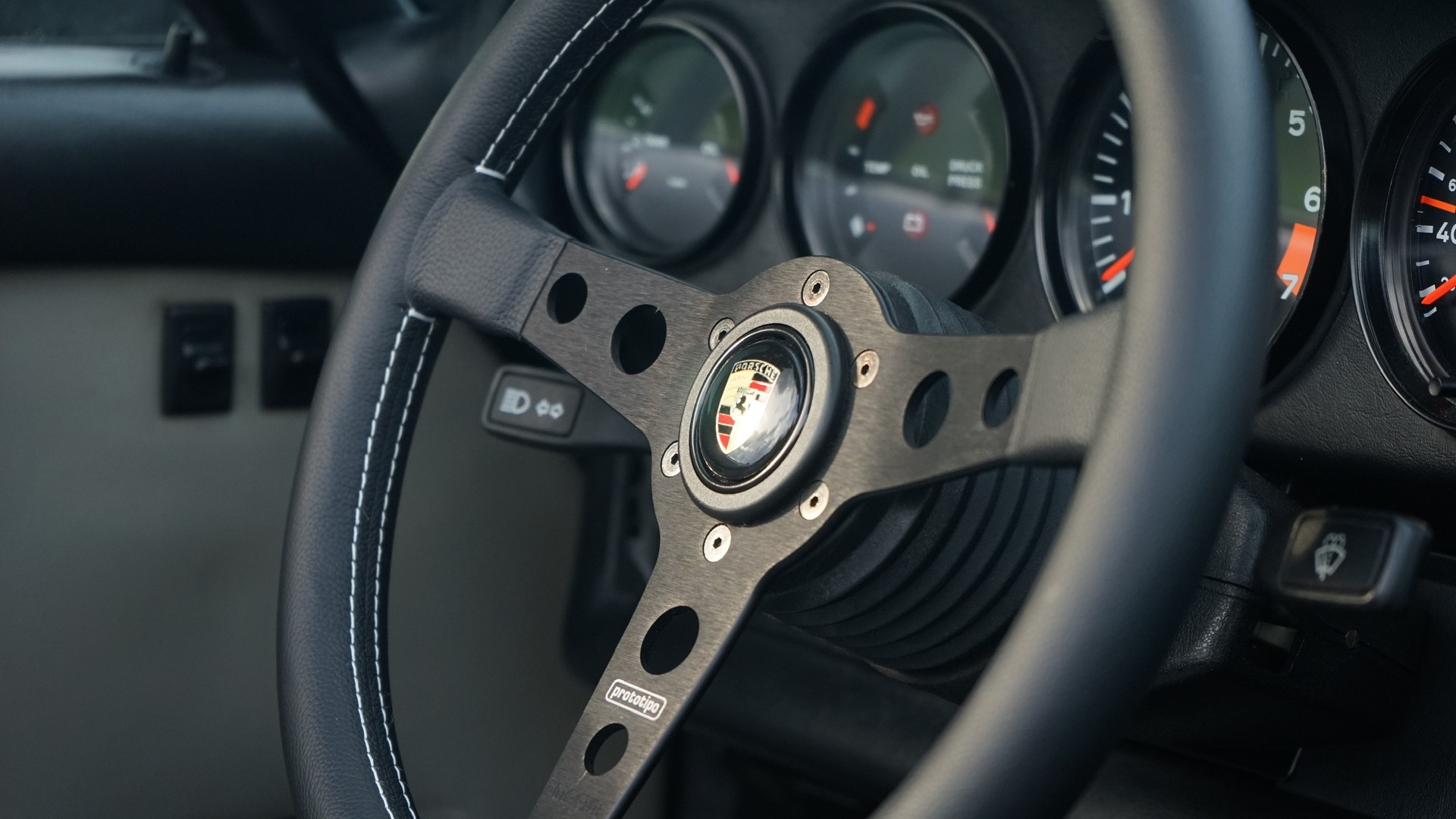 PORSCHE 911 SC Cabrio-image-4