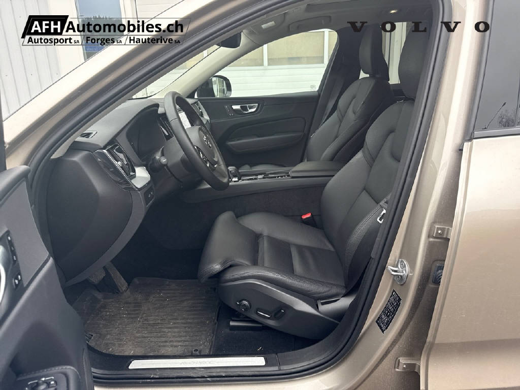 VOLVO XC60 2.0 T6 TE Plus Dark eAWD-image-17
