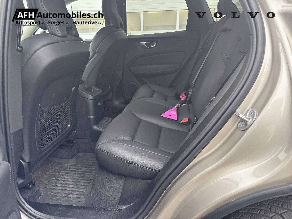 VOLVO XC60 2.0 T6 TE Plus Dark eAWD-image-15