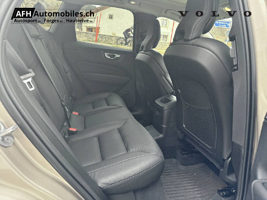 VOLVO XC60 2.0 T6 TE Plus Dark eAWD-image-13