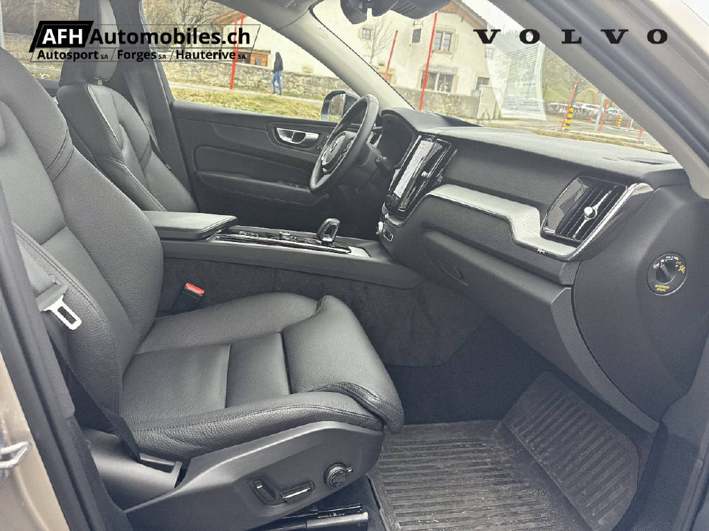 VOLVO XC60 2.0 T6 TE Plus Dark eAWD-image-14