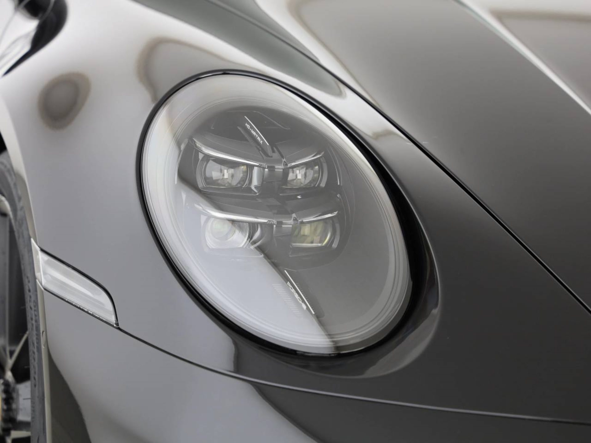 PORSCHE 911 Carrera 4 GTS Cabriolet-image-8