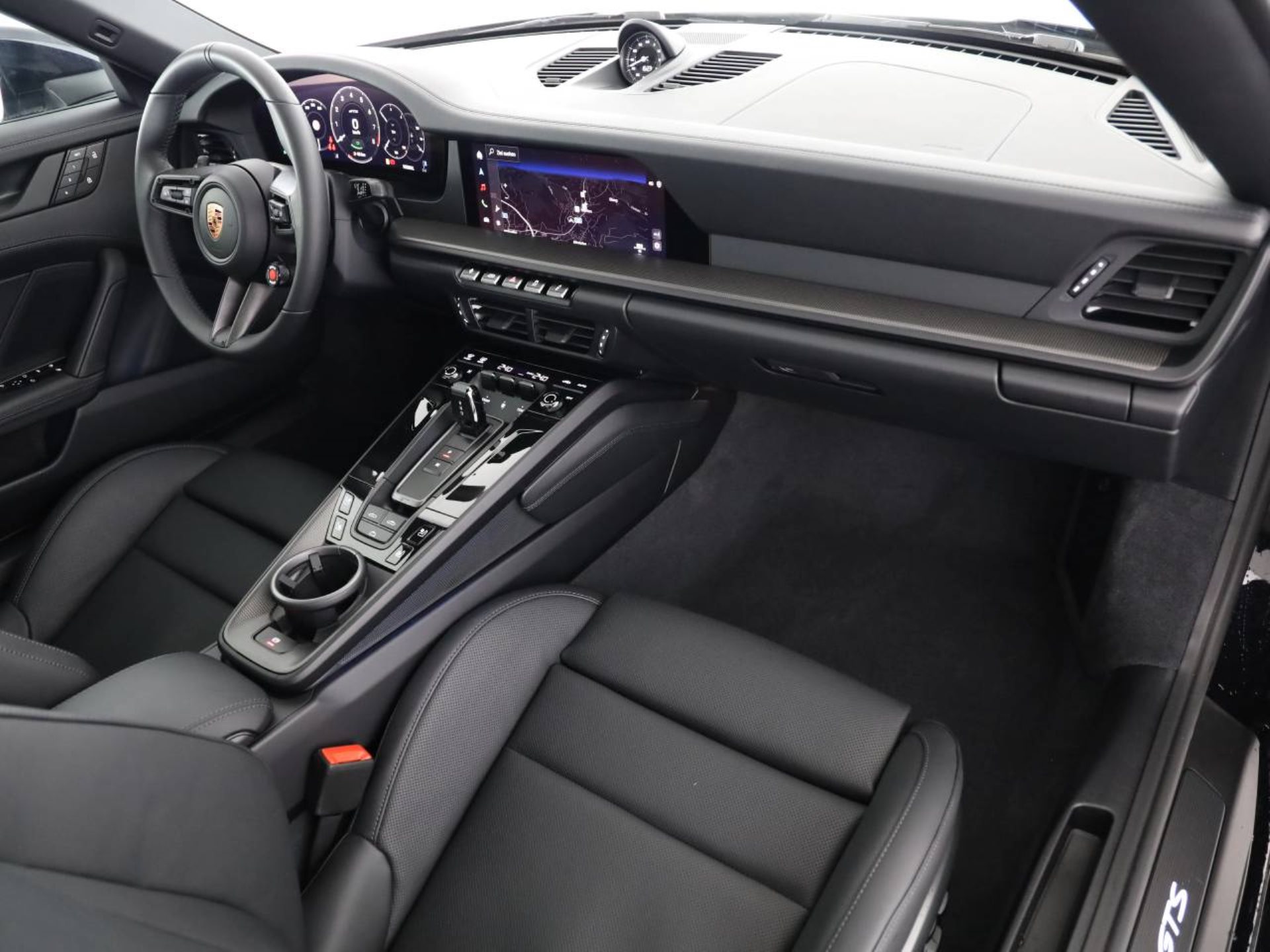 PORSCHE 911 Carrera 4 GTS Cabriolet-image-15