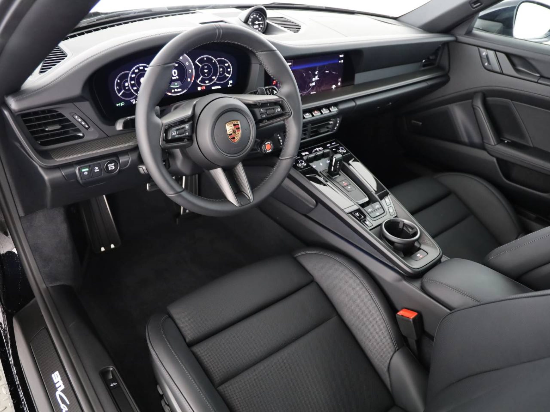 PORSCHE 911 Carrera 4 GTS Cabriolet-image-3