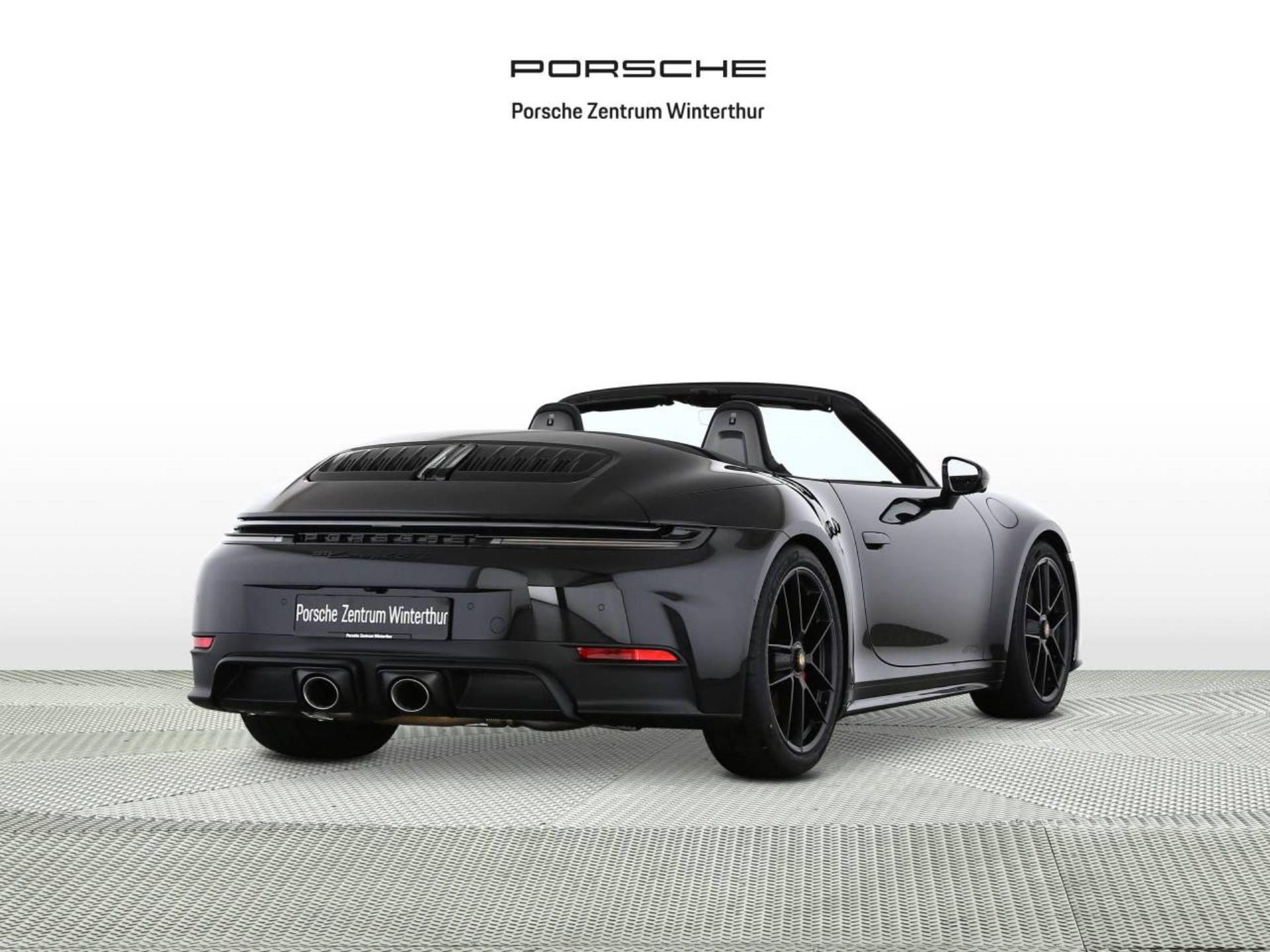 PORSCHE 911 Carrera 4 GTS Cabriolet-image-2