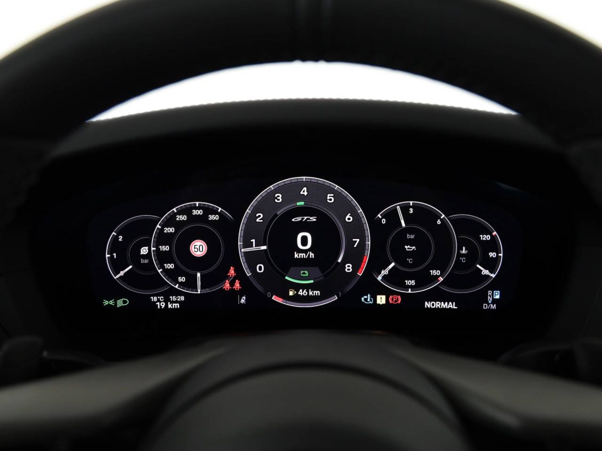 PORSCHE 911 Carrera 4 GTS Cabriolet-image-10