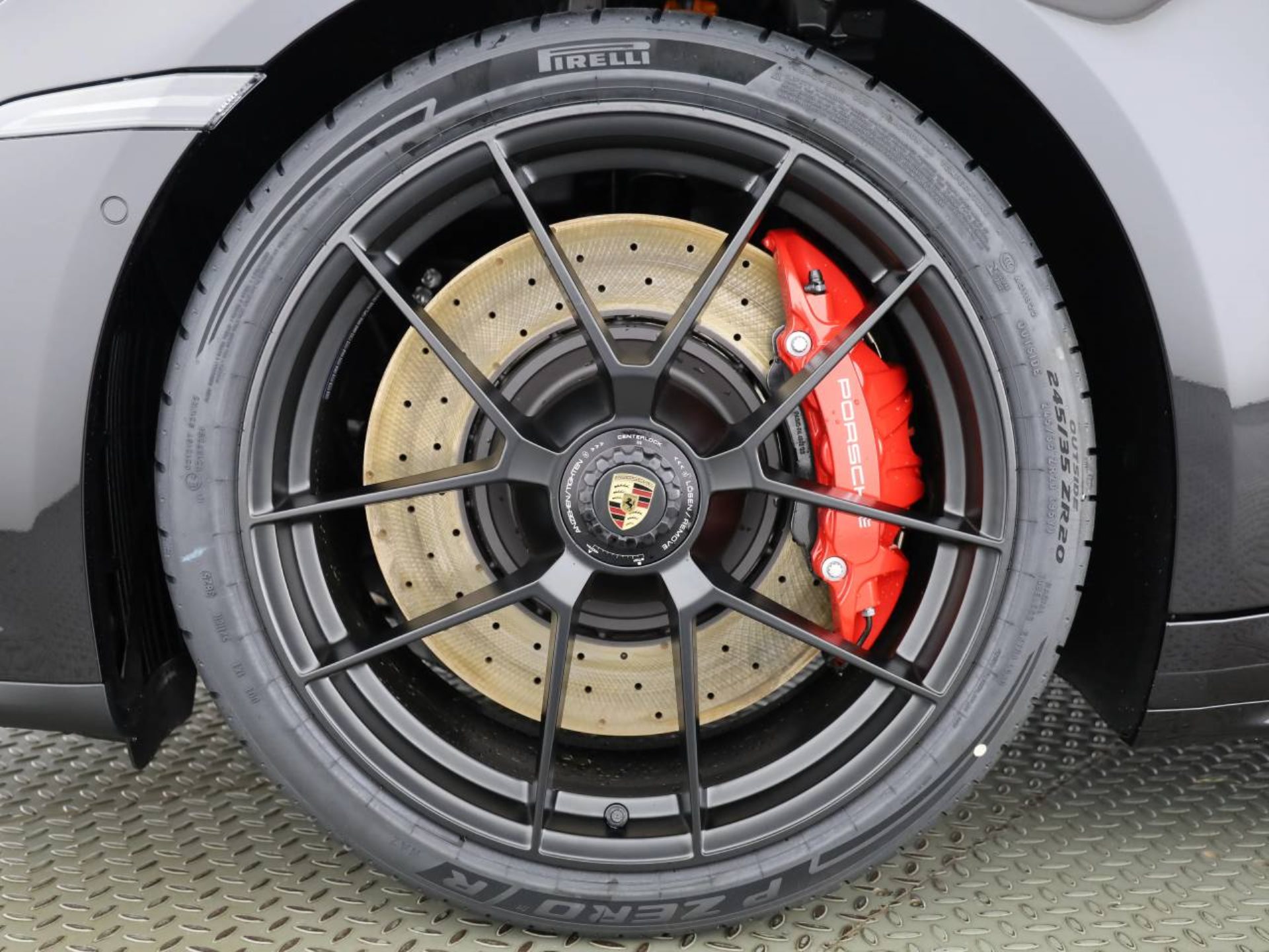 PORSCHE 911 Carrera 4 GTS Cabriolet-image-9