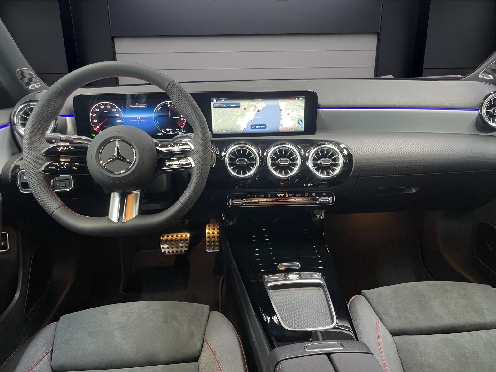 MERCEDES-BENZ A 250 e EQ Star AMG Line-image-4