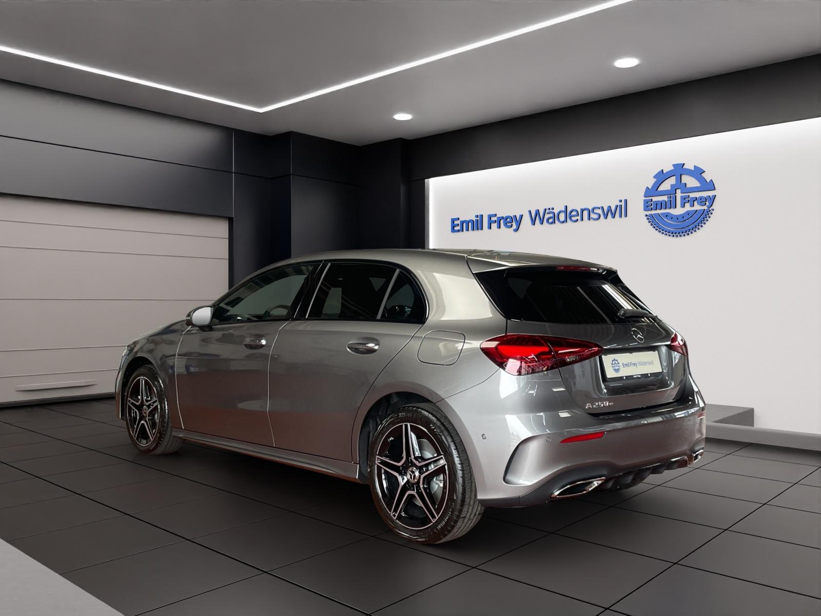MERCEDES-BENZ A 250 e EQ Star AMG Line-image-2