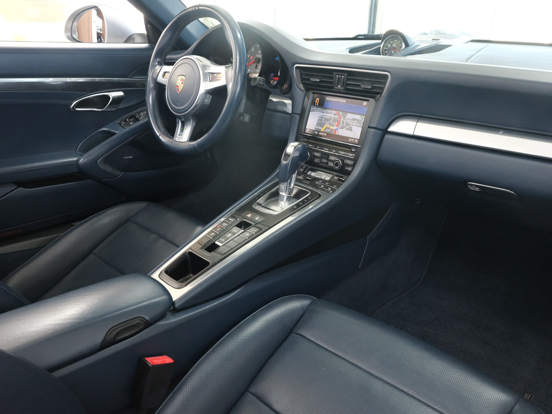 PORSCHE 911 Cabrio Carrera 4S-image-14