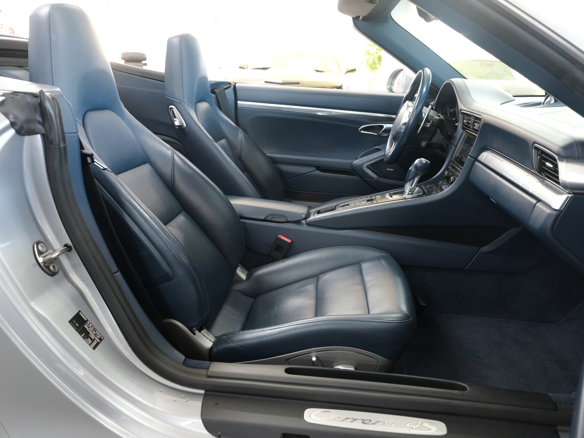 PORSCHE 911 Cabrio Carrera 4S-image-15