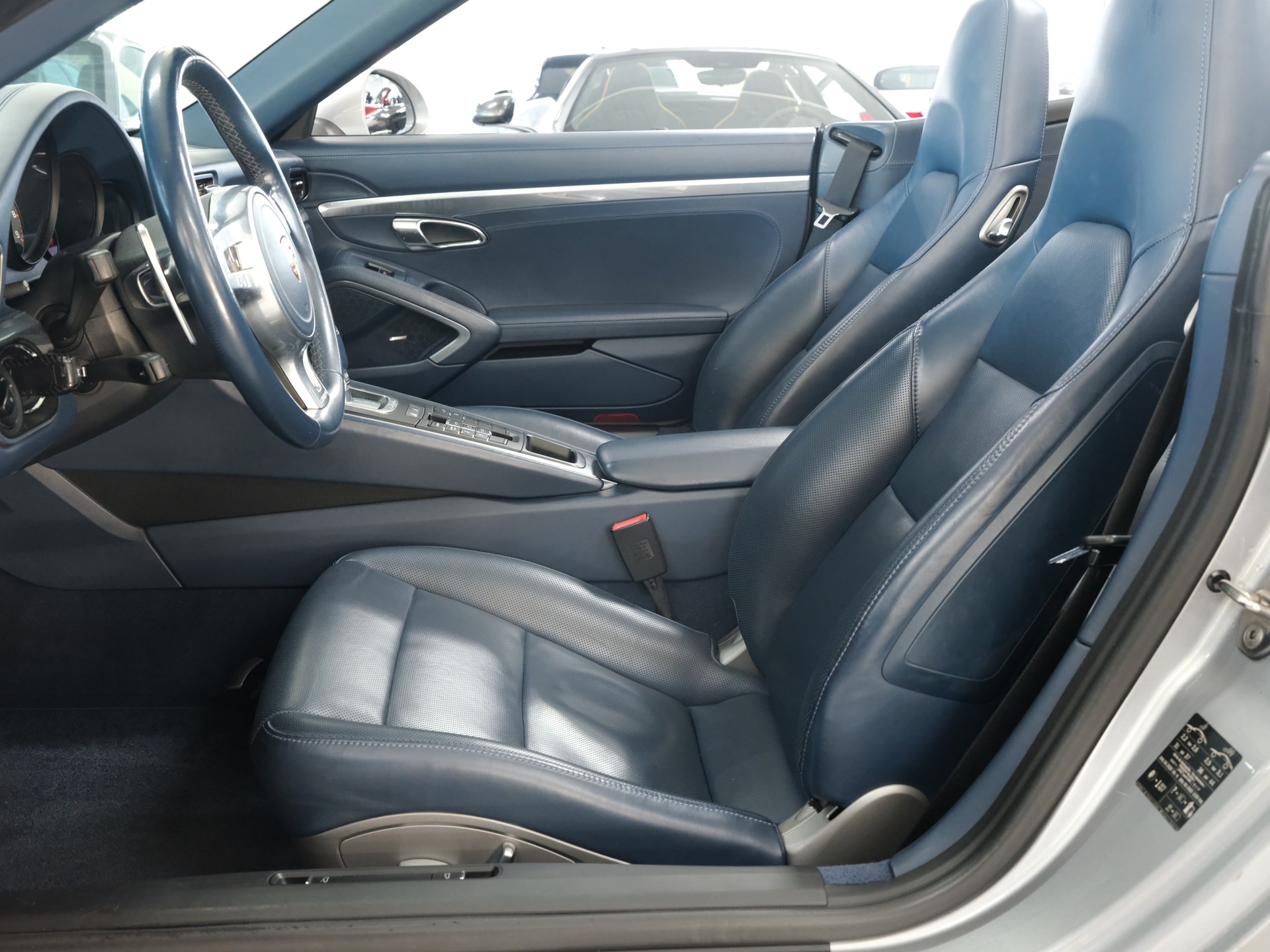 PORSCHE 911 Cabrio Carrera 4S-image-11