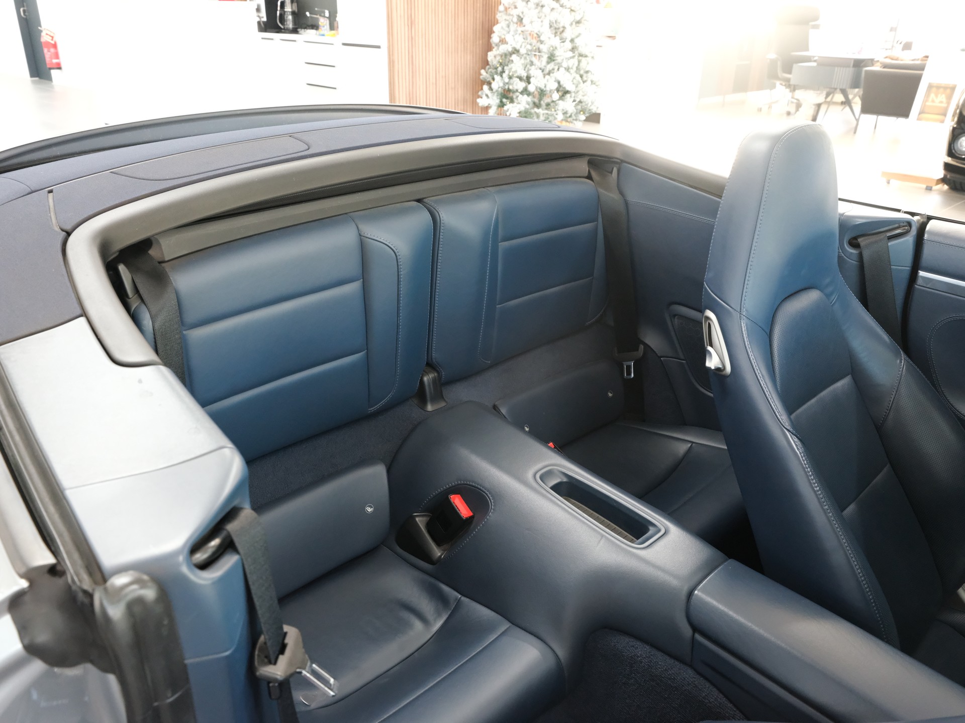 PORSCHE 911 Cabrio Carrera 4S-image-16