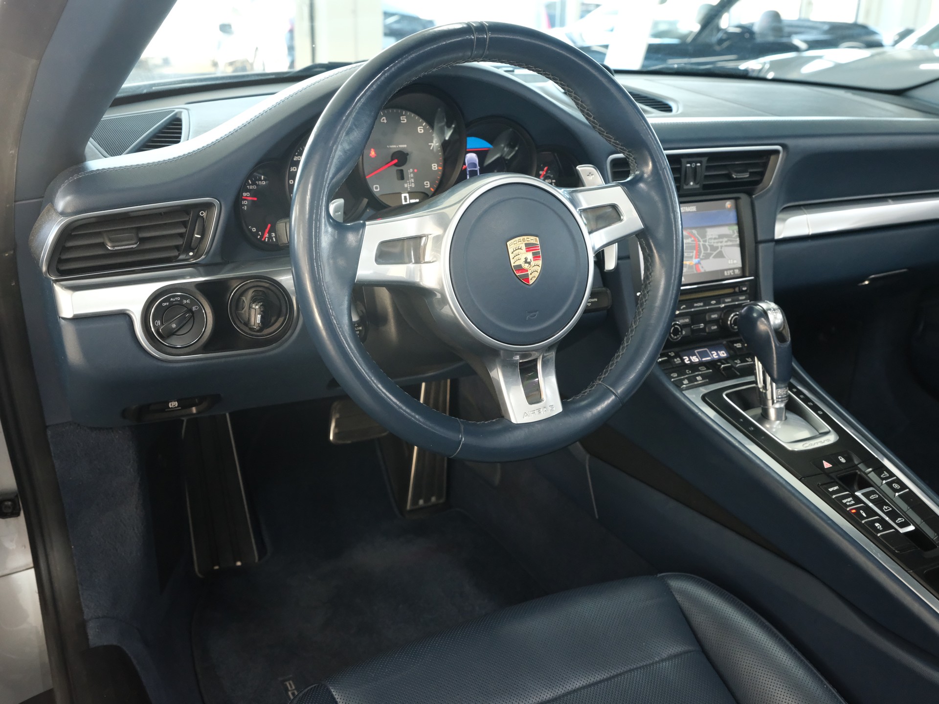PORSCHE 911 Cabrio Carrera 4S-image-9