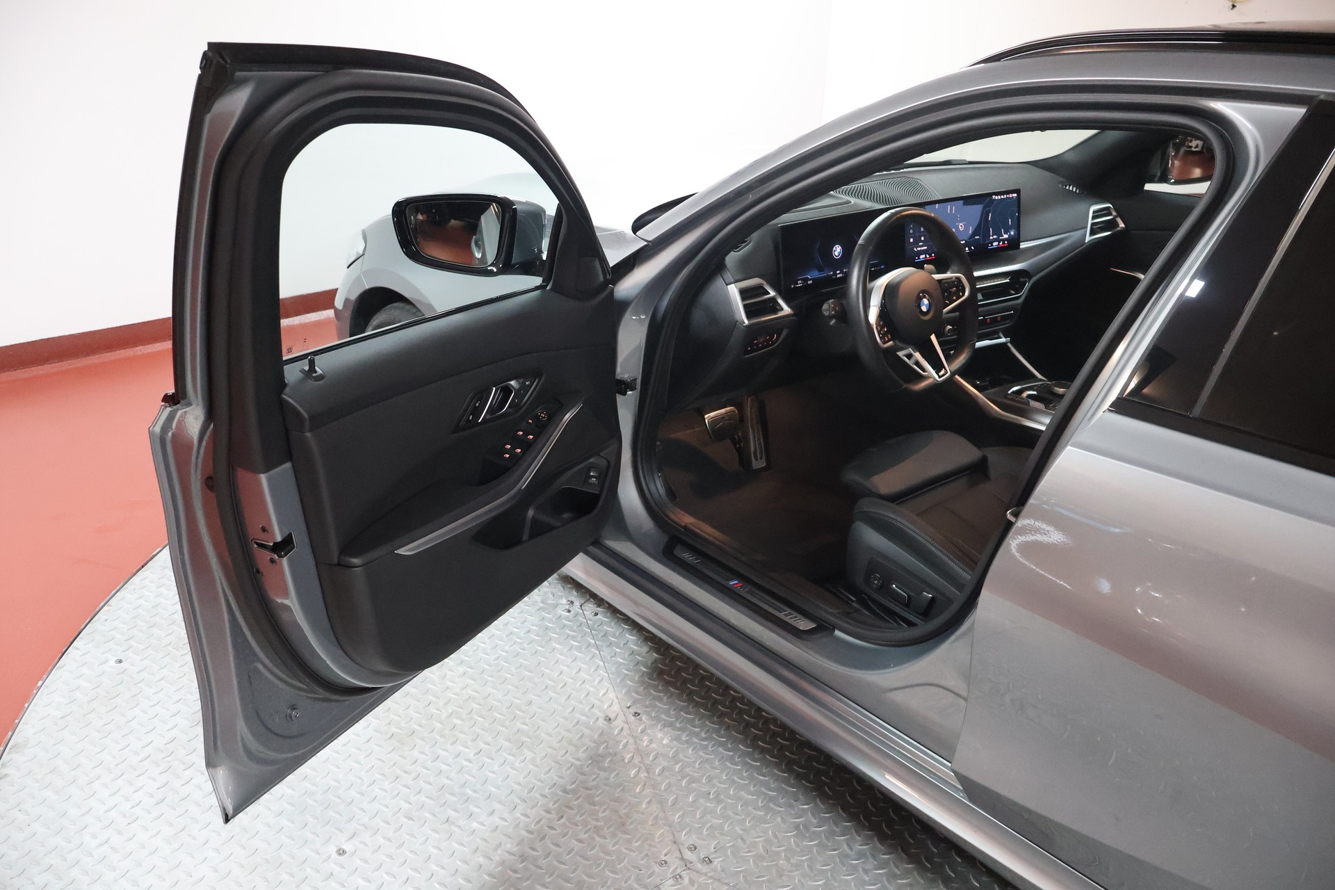 BMW 320d xDrive 48V Touring Steptronic M Sport-image-4